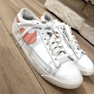 Pink low Nike blazers